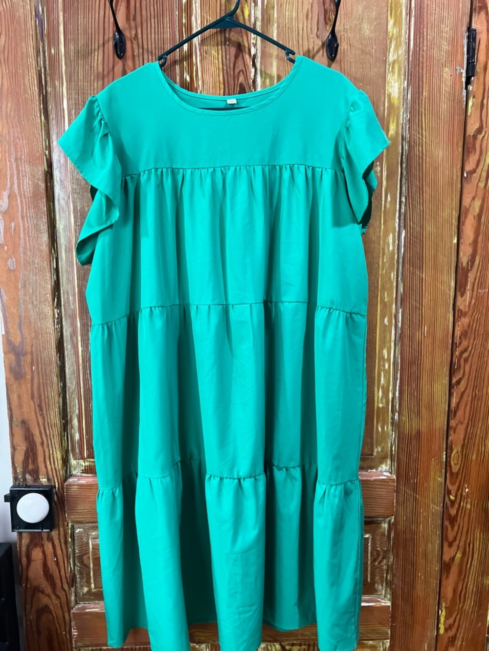 Emerald Green Tiered Midi Dress with Flutter Sleeves